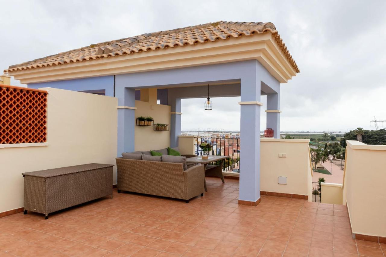 شقة Atico Con Terraza-Solarium Y Piscina 4-6 Personas Wifi A/C Roda المظهر الخارجي الصورة