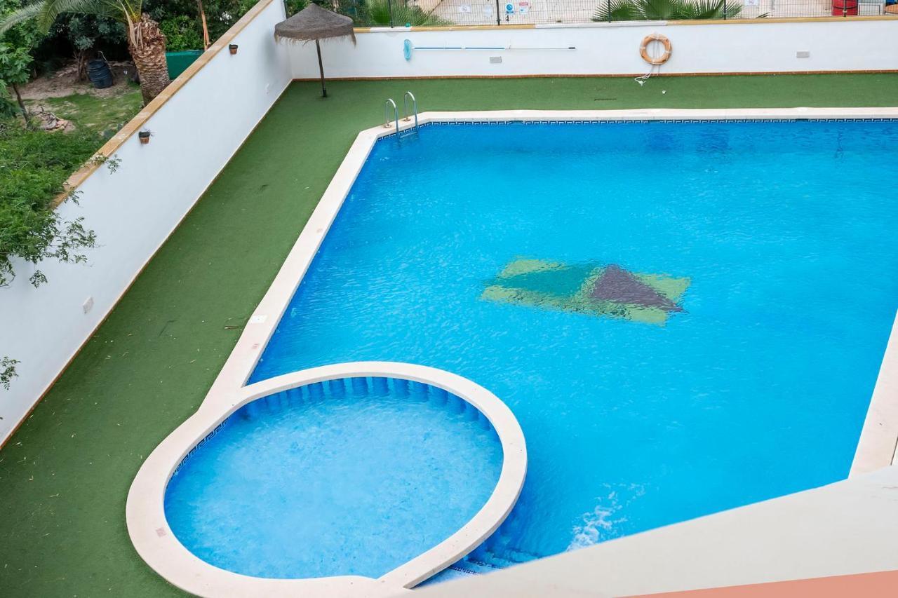 شقة Atico Con Terraza-Solarium Y Piscina 4-6 Personas Wifi A/C Roda المظهر الخارجي الصورة